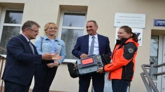 Nowy defibrylator dla ambulansu pogotowia w Krzyżanowicach